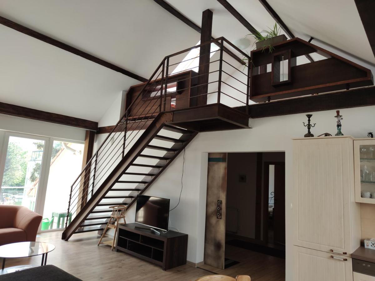 Attic Parkview Apartment 피에슈타니 외부 사진